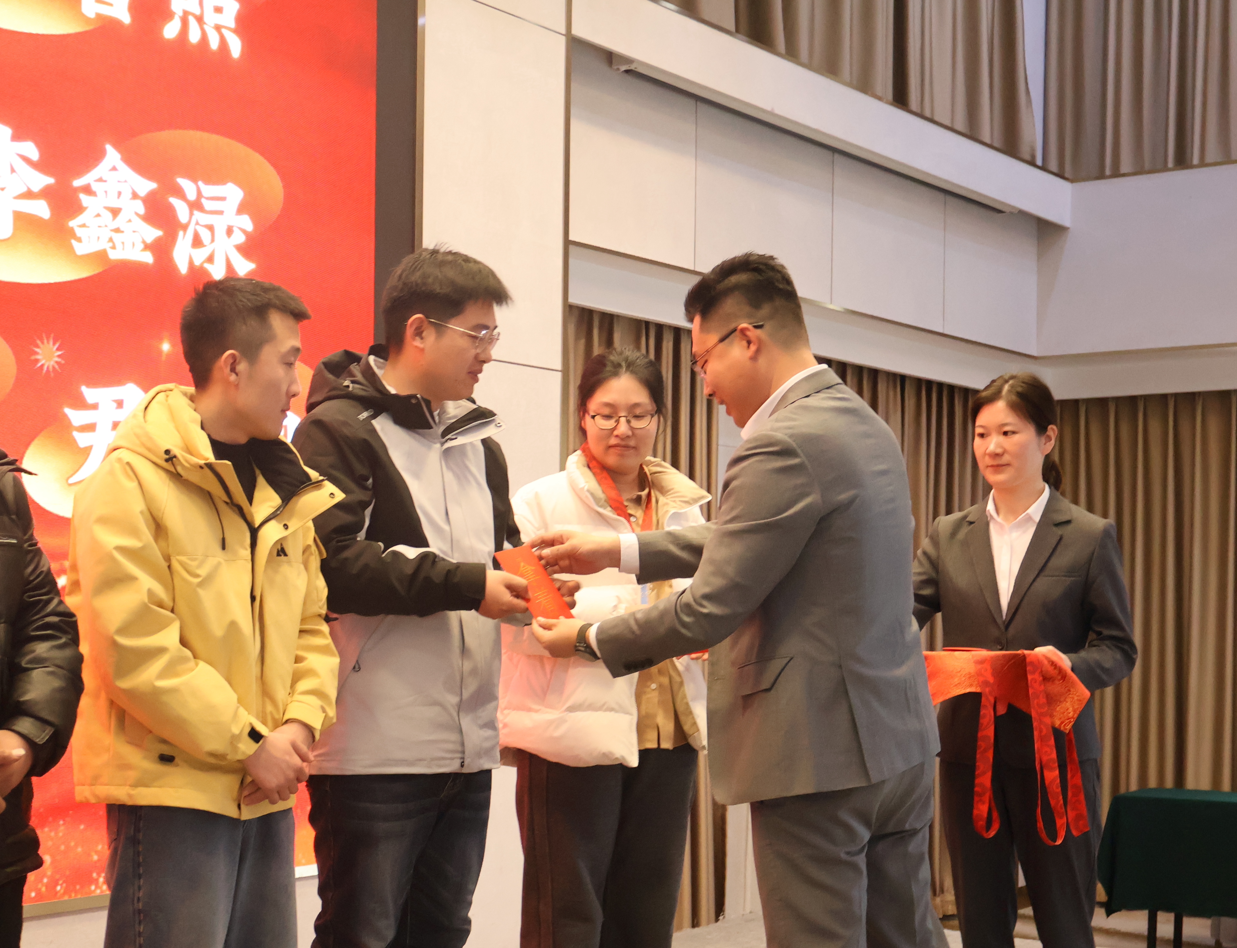 91视频直播APP2025年年會頒獎儀式